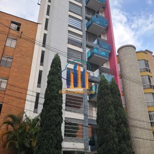APARTAMENTO-- LAURELES