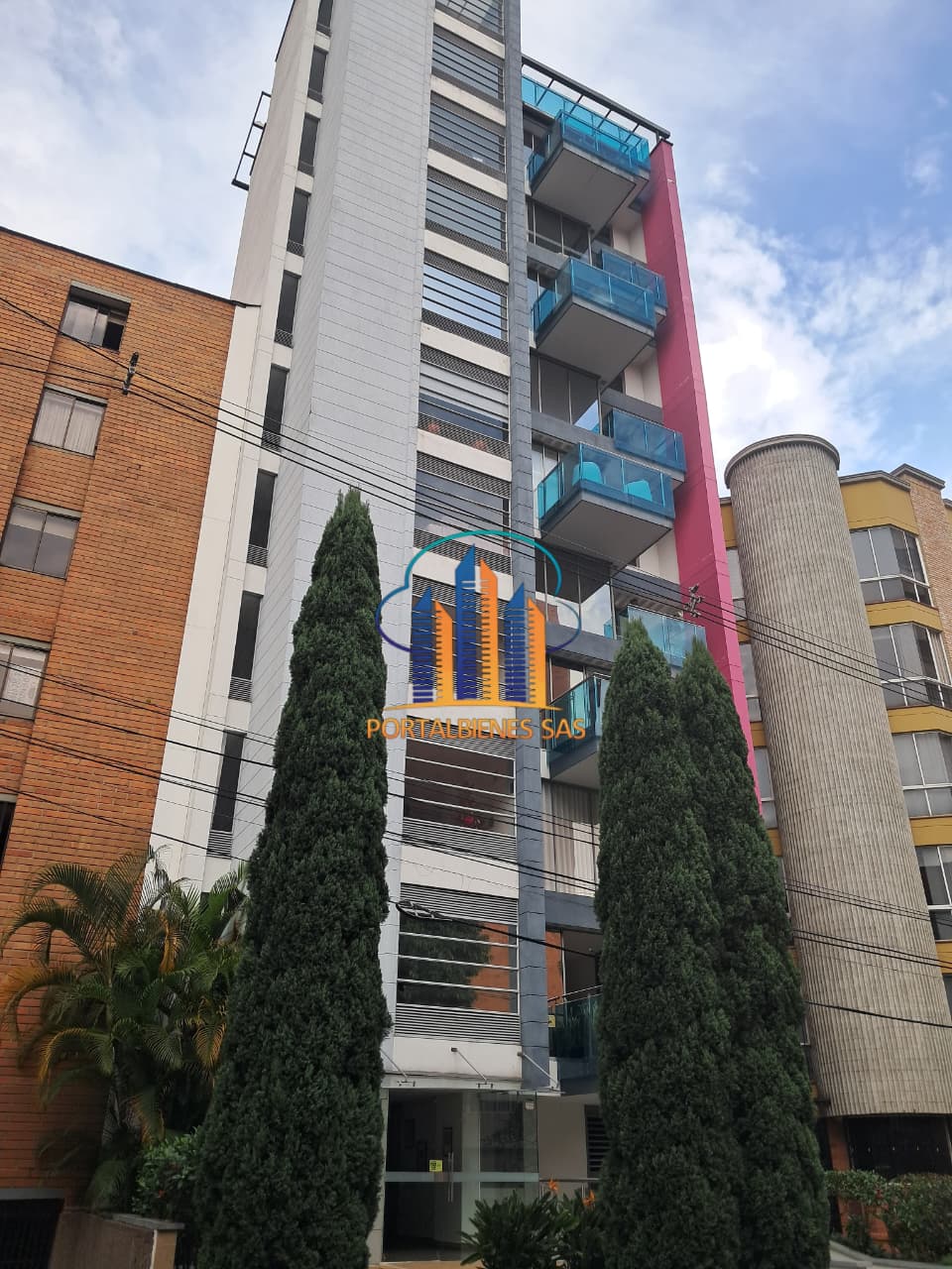 APARTAMENTO-- LAURELES