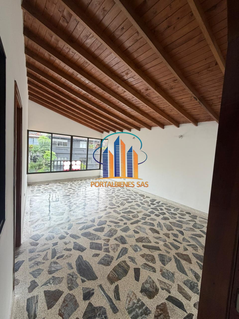 CASA-- LAURELES - Imagen 3