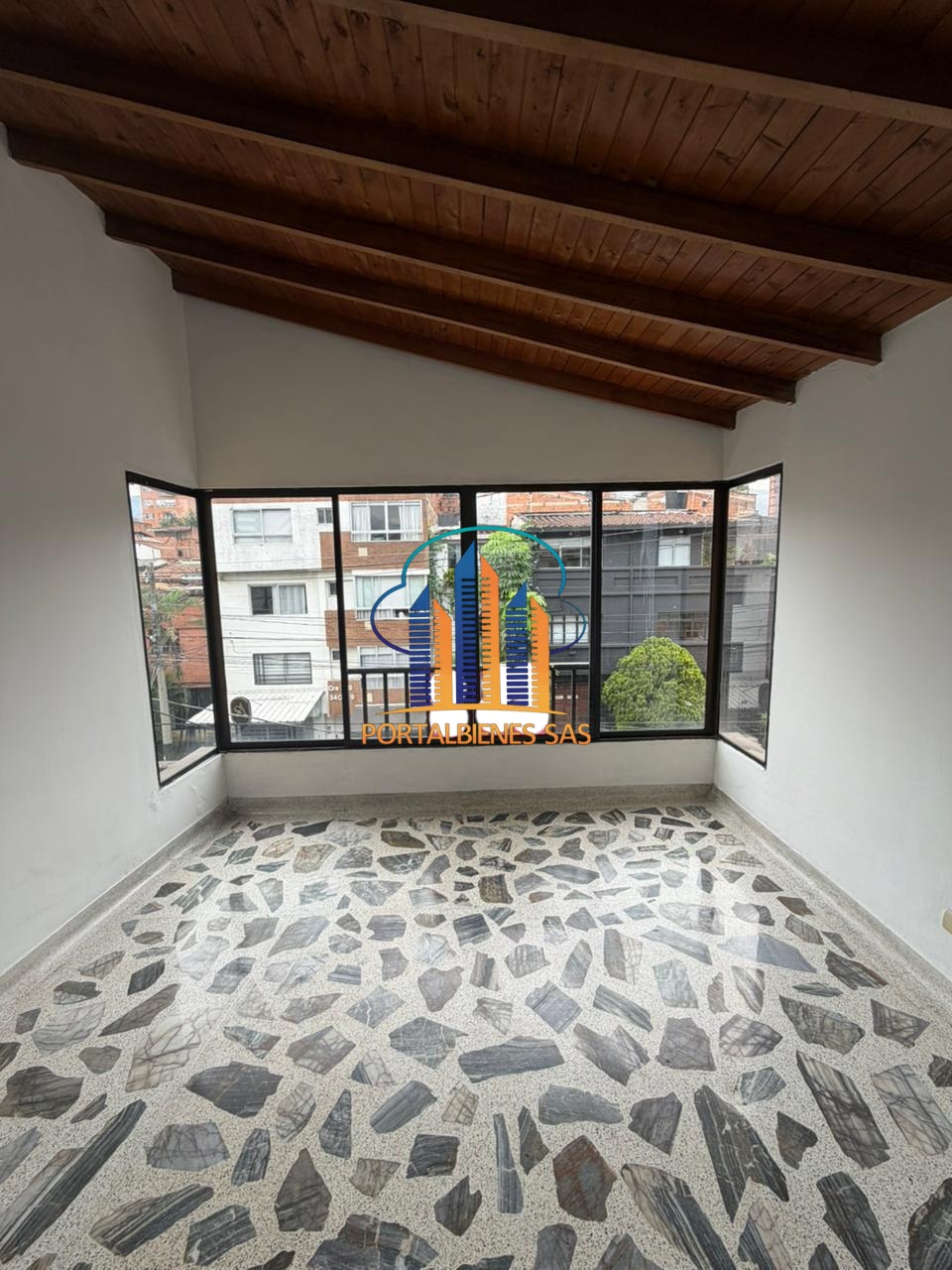 CASA-- LAURELES - Imagen 5